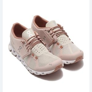 ON Cloud Shoes, 8.5 women’s
